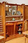 Dieses Möbelstück aus Birnbaumholz wird „Buffet“ genannt.