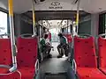Fahrgäste im Inneren eines Busses