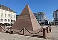 Die Pyramide auf dem Marktplatz