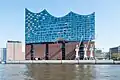 Auch neuere Gebäude können ein Wahrzeichen sein: Elbphilharmonie Hamburg.