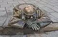 Eine Bronze-Statue in Bratislava in der Slowakei: „Mann bei der Arbeit“.