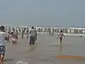 Menschen am Strand Ain Diab