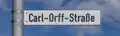 Straßen, Plätze und Schulen sind nach Carl Orff benannt.