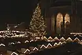 Vor dem Münster gibt es einen bekannten Weihnachtsmarkt.