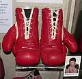 Seine Boxhandschuhe sind heute in einem Museum in Washington.