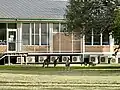 Kängurus im Garten eines Krankenhauses