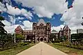 In diesem Gebäude befindet sich das Parlament der Provinz Ontario.