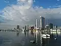Die Skyline von Manila, von weitem gesehen