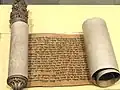 Die Juden schrieben früher auf solchen Schriftrollen. Sie werden heute noch in den Synagogen benutzt.