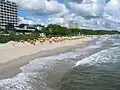 Am Timmendorfer Strand in Schleswig-Holstein sieht man viele Hochhäuser für Touristen.