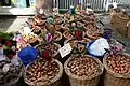 Tulpenzwiebeln auf einem Markt