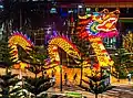 Ein hell erleuchteter Drache auf dem chinesischen Neujahrsfest 2014