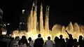 Bei der Wasserfontänen-Show vor dem Burj Khalifa