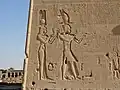 Am Hathor-Tempel: Kleopatra die Siebte mit ihrem Sohn Cäsarion