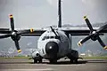 Die Propeller dieses Flugzeugs sind „Luftschrauben“ und funktionieren ähnlich wie Schiffsschrauben.