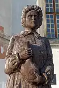 Eine Statue aus Holz in Szydłów für Marie Curie, vielleicht die berühmteste Polin der Geschichte.