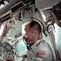 Ronnie Walter Cunningham schreibt gerade mit dem Space-Pen. Das war beim ersten bemannten Apollo-Flug im Oktober 1968.