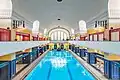 Ein Schwimmbad in Frankfurt, aus dem Jahr 1918 im Stil des Jugendstil