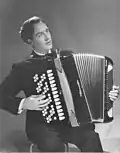 Ein Musiker aus Schweden mit seinem Chromatischen Akkordeon