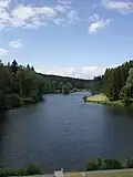 Der Stausee Rehnenmühle nimmt viel Wasser auf, bevor die Gegend von Hochwasser überschwemmt werden kann.