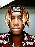 Ein Afrikaner mit Dreadlocks