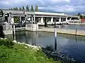 Dieses Wehr sorgt für eine gleich bleibende Seehöhe.