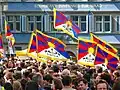 Die Flagge Tibets ist in China verboten. Hier demonstrieren Schweizer für Tibet.