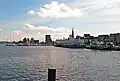 Das ist der große Hafen in Rostock.