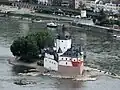 Die Burg Pfalzgrafenstein liegt auf einer Insel im Rhein, bei dem Ort Kaub