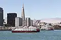 Das markante Hochhaus in der Mitte heißt Transamerica Pyramid.
