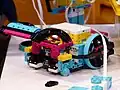 Es gibt auch Lego-Steine, die man programmieren kann.