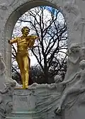 Das goldene Strauss-Denkmal im Wiener Stadtpark