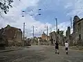 Oradour-sur-Glane war ein Dorf in Frankreich. Deutsche Truppen haben es im Zweiten Weltkrieg zerstört. Als Mahnmal hat man das Dorf so gelassen.