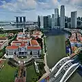 Im „Herzen“ von Singapur. Vorne links sieht man das Gebäude des Parlaments.
