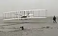 Im Jahr 1903: der erste Flug mit einem Flugzeug.