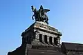 Am Deutschen Eck steht eine Reiterstatue des deutschen Kaisers Wilhelm I.