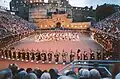 Das Edinburgh Castle von innen während eines Volksfestes