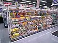 In einem Kaufhaus in Japan: Regale mit Batterien.