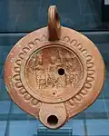Vor fast 2000 Jahren: Jupiter mit Juno und Minerva auf einer Öllampe.