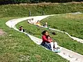 Auf einer Sommerrodelbahn in Frankreich