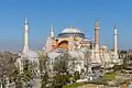 Die Hagia Sophia war erst eine Kirche, danach eine Moschee und dann ein Museum. Heute ist sie wieder eine Moschee.