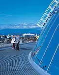 Der Perlan ist ein riesiger Speicher. Mit seinem warmen Wasser werden im Winter auch einige Straßen beheizt, damit sie nicht gefrieren.