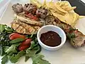 Souvlaki ist ein beliebtes griechisches Grillgericht. Es besteht meist aus Schweinefleisch.