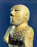 Eine Figur aus Stein, aus der Zeit von vor über 4000 Jahren.
