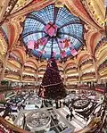 Ein Pariser Kaufhaus, geschmückt für das kommende Weihnachtsfest