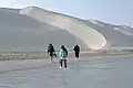Touristen an der Küste von Oman
