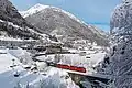Die Eisenbahn bringt viele wichtige Güter über die Alpen. Heute gibt es auch neue Tunnels.