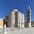 Zadar: Der Turm der Kathedrale sowie die Kirche des Heiligen Donatus.