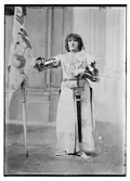 Als Jeanne d'Arc, der großen Heldin Frankreichs