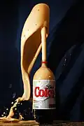 Was passiert eigentlich, wenn man ein Mentos-Kaubonbon in Cola wirft?
